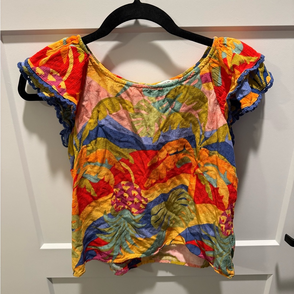 Christian Siriano New York Tropical Print Blouse Small 100% Rayon Flutter Sleeve